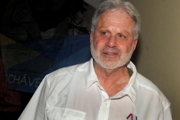 Entrega Cuba Medalla de la Amistad a destacado intelectual canadiense