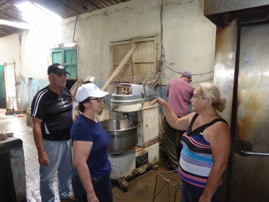 Recorre Ministra de Alimentaria y Pesca empresas del sector dañadas en Esmeralda, Camagüey (+Fotos) Recorre Ministra de Alimentaria y Pesca empresas del sector dañadas en Esmeralda, Camagüey (+Fotos)