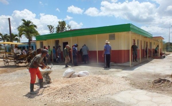 Construyen en Najasa inmueble que acogerá un retaurante y un centro de recreación.