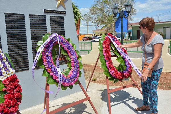 Tributo de líderes cubanos en monumento a mártires de Playa Girón