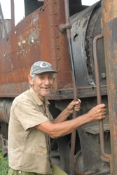 Ortiz, nieto e hijo de una generación de maquinista, operó la locomotora 11 que trabajó en el canal de Panamá.