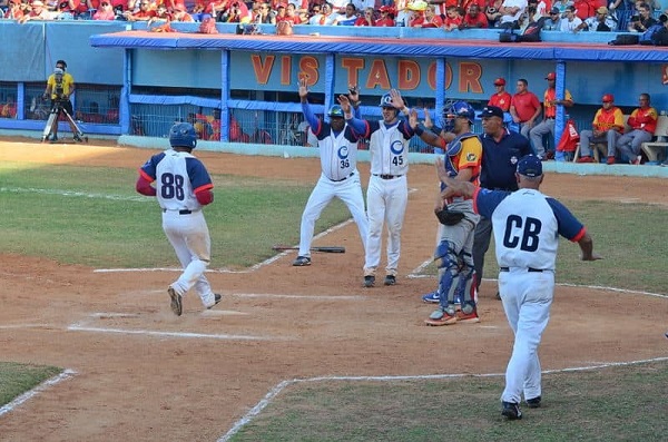 Camagüey gana y empata play off final de la 59ª Serie Nacional de Béisbol