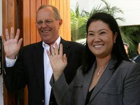 Se reduce la ventaja de Kuczynski en comicios peruanos