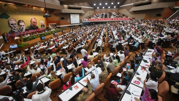Preside Raúl sesión plenaria del VII Congreso del Partido (+ Audio)