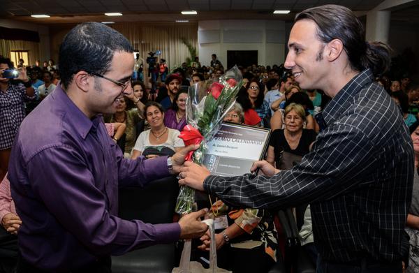 Distinguen a jóvenes creadores cubanos con Premios Calendario