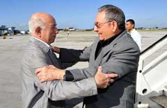 Raúl Castro regresa a Cuba tras participar en Cumbre de G-77 más China