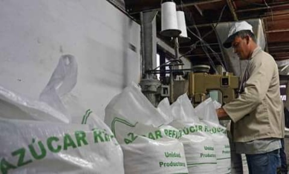 Dispone refinería Ignacio Agramonte suficiente azúcar procesada para cumplir encargo estatal