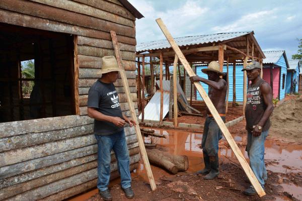 Trabajadores camagüeyanos devuelven la vitalidad a comunidades afectadas por Irma