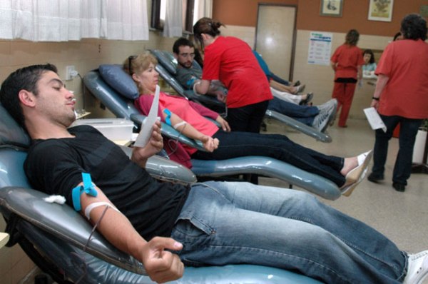 Jóvenes camagüeyanos protagonizan jornada de donación voluntaria de sangre