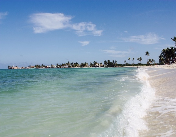 Cuba prosigue recuperación de sus playas