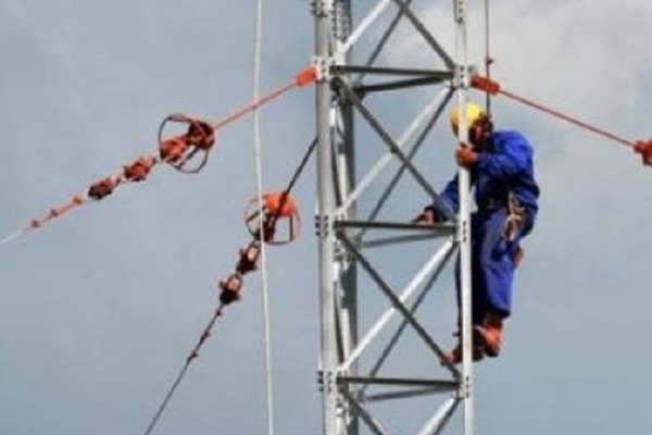 Concluye montaje en Camagüey de torres de radiodifusión derribadas por huracán Irma