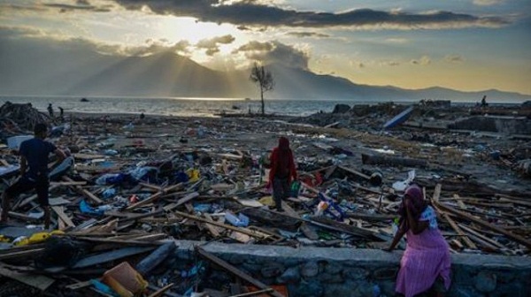 Más de 200 muertos y cientos de heridos por tsunami en Indonesia