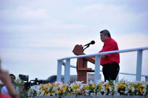 Exigen trabajadores cubanos cese del bloqueo de Estados Unidos