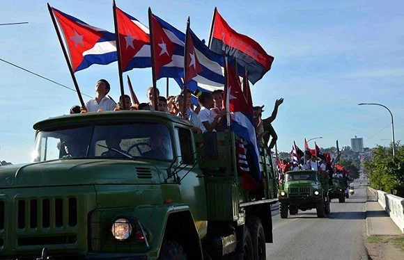 Enfiló su rumbo desde Santiago de Cuba la Caravana de la Libertad