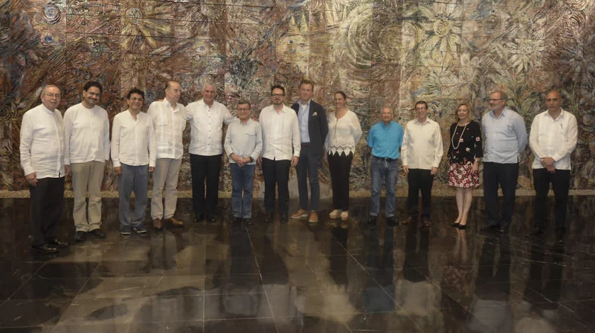 Recibe Díaz-Canel a participantes en diálogos de paz de Colombia (+Fotos)