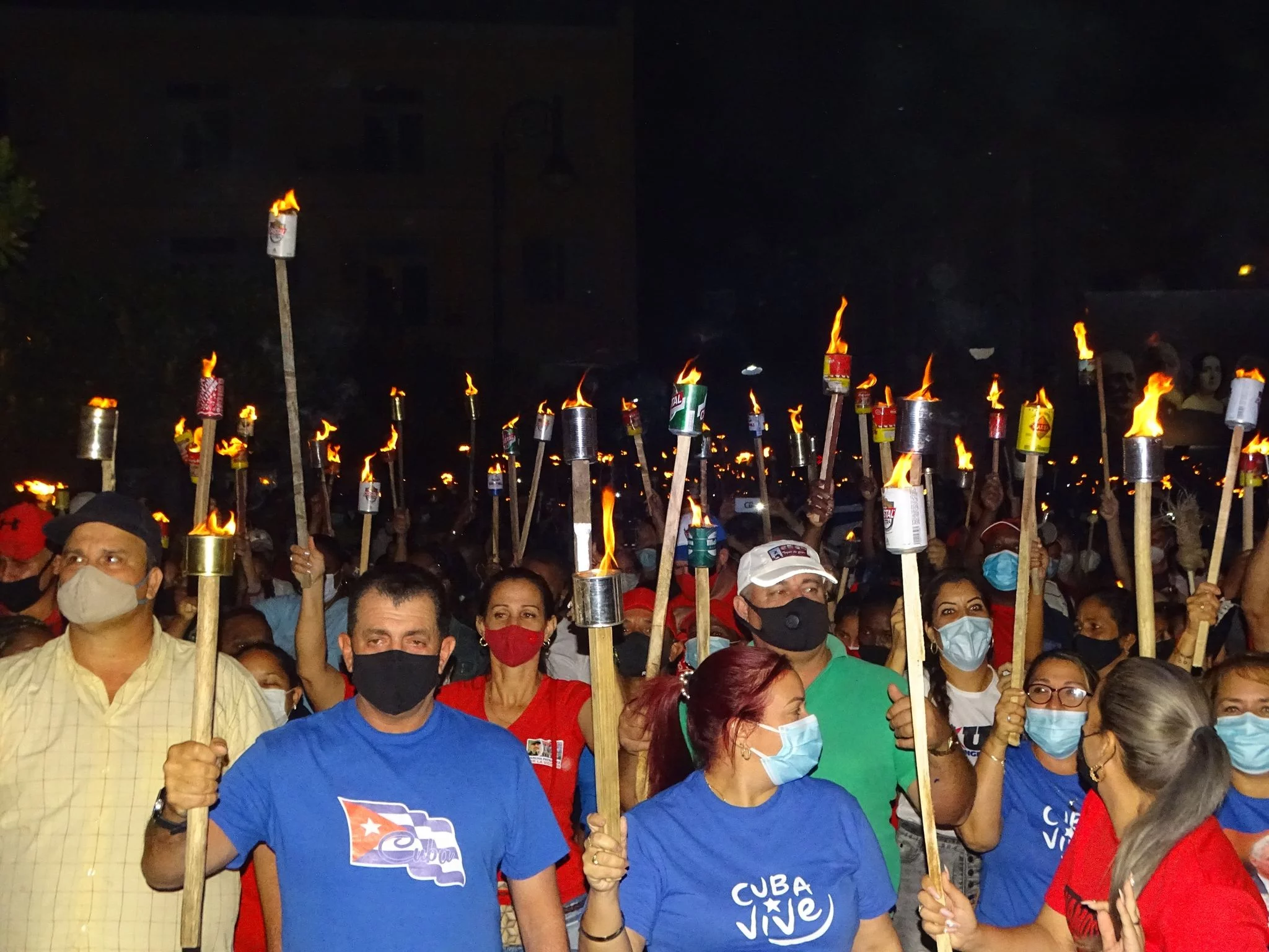Multitudinaria Marcha de las Antorchas en Camagüey ratifica vigencia del legado martiano (+ Fotos)