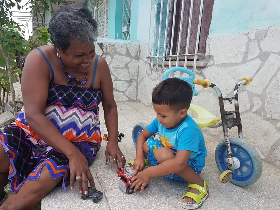 Bertha Galeano Aldana brinda amor a su familia, en especial a su pequeño nieto. 