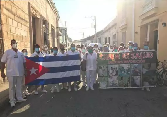 Batas blancas llegan a Santa Cruz del Sur con esperanza y solidaridad (+ Fotos)