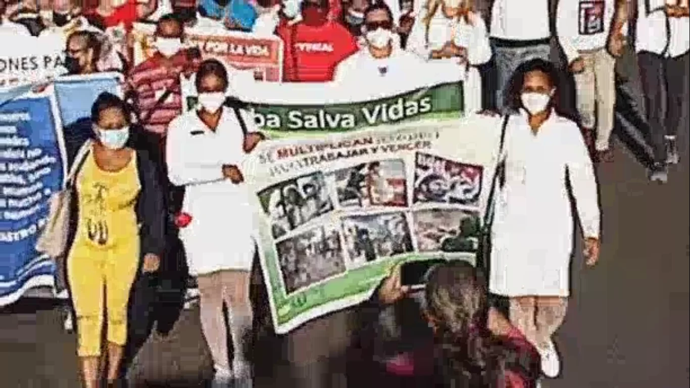 Marcha de los camagüeyanos por el 150 aniversario del fusilamiento de los 8 estudiantes de medicina