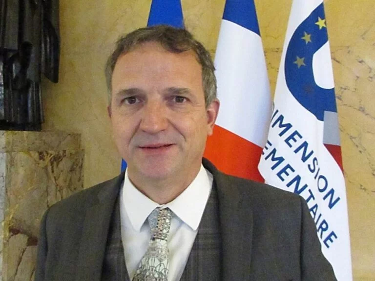 Piden a Francia promover desde UE acciones contra bloqueo a Cuba