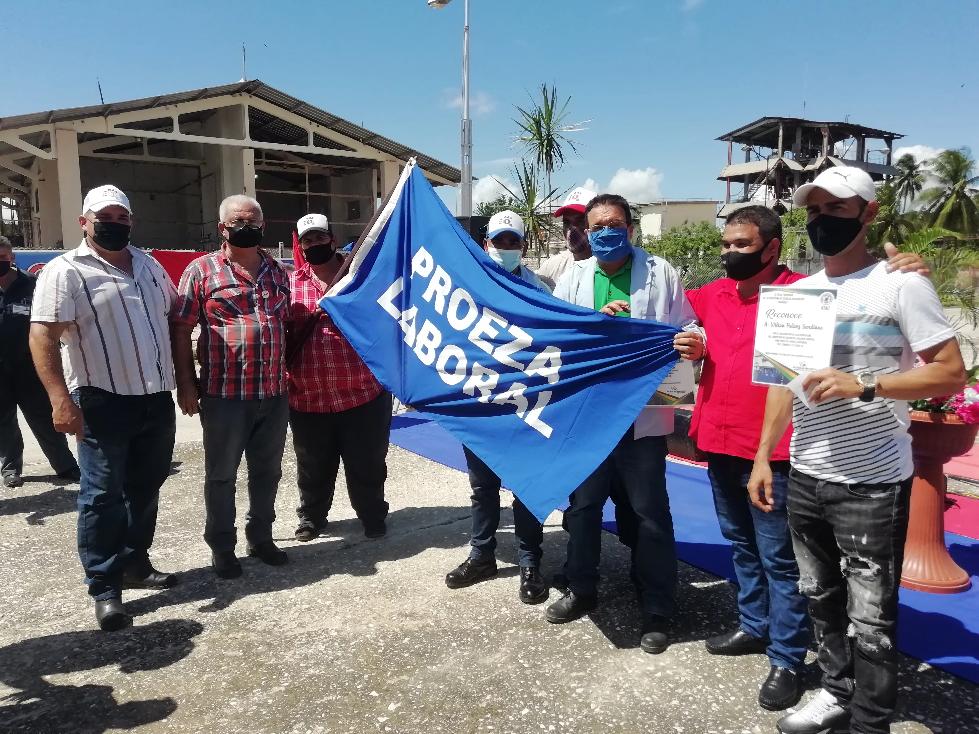 En la Planta de Sorbitol de Camagüey reconocen Proeza Laboral a propósito del Día del Azucarero (+ Fotos)
