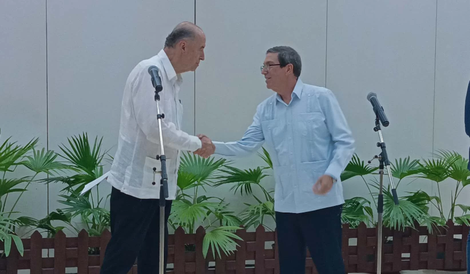 Canciller de Cuba se reúne con homólogo de Colombia y su delegación (+ Fotos)