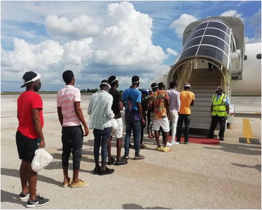 Regresaron seguros a su país inmigrantes haitianos tras atenciones en Playa Jigüey (+Post y Fotos)