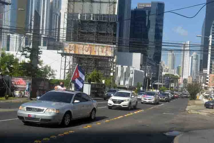 Saludan en Panamá aniversario 63 de Revolución cubana