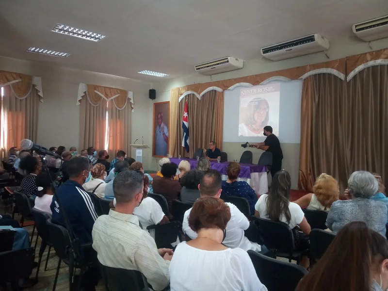 Presentan en Camagüey Revista Senderos dedicada a Elda Cento