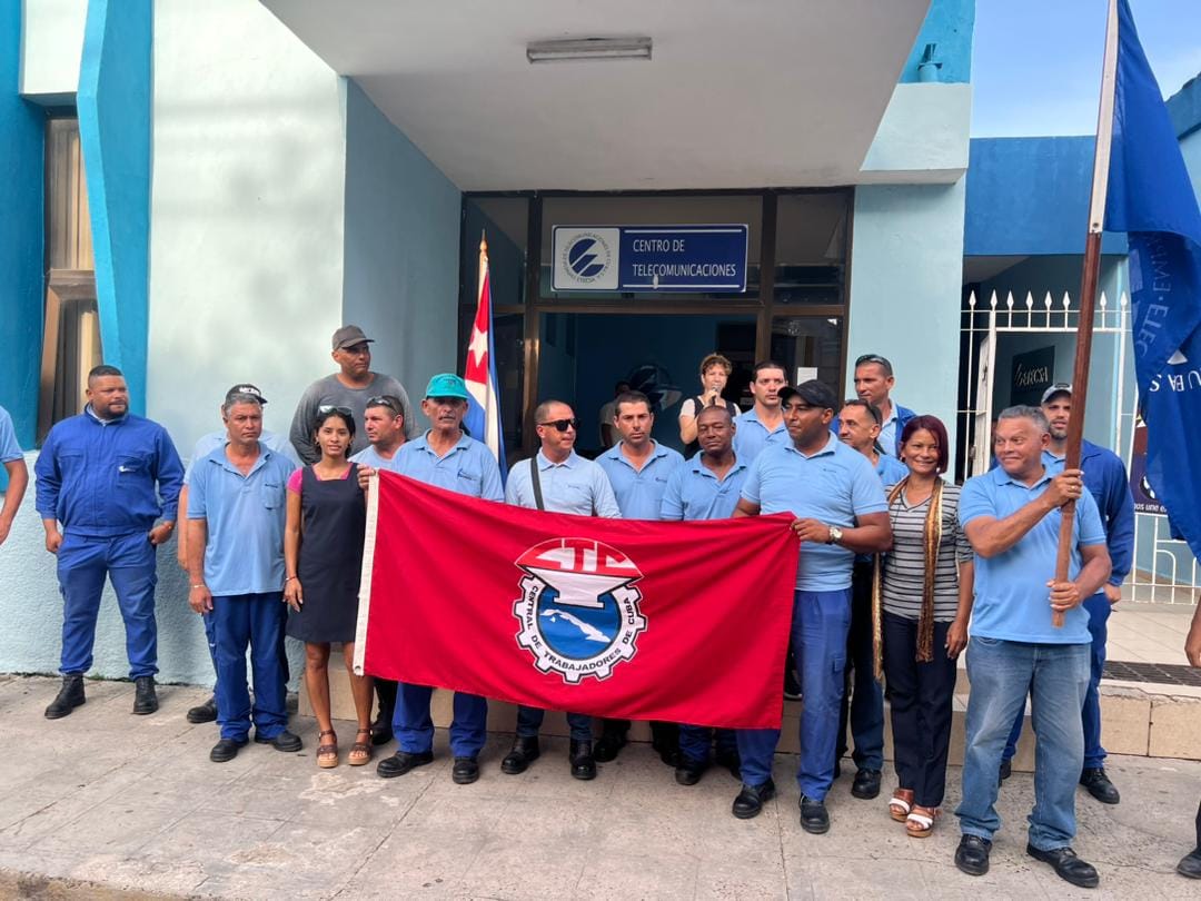 Trabajadores de ETECSA, de Camagüey, se suman a acciones recuperativas tras huracán Ian