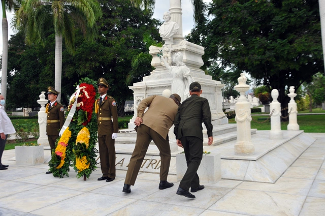 Tributo de Raúl, Díaz-Canel y Lazo a los padres fundadores de la Patria en Santiago de Cuba