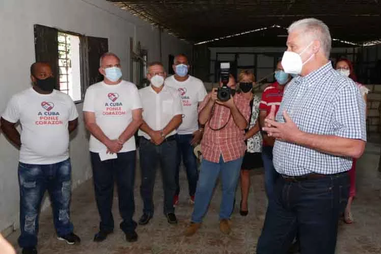 Díaz-Canel valora transformaciones en comunidad capitalina