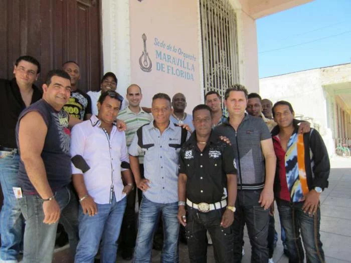 Gira por los barrios de la Orquesta Maravilla de Florida
