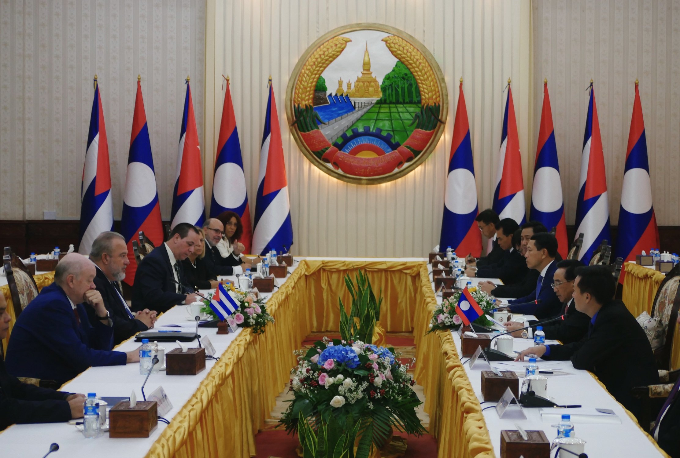 Laos y Cuba suscriben acuerdos durante visita de Primer Ministro 
