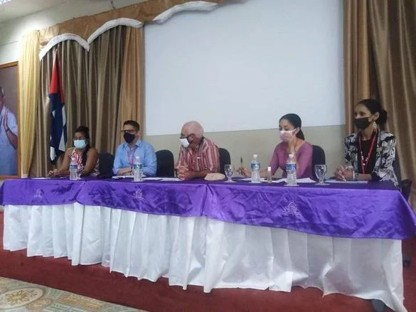 Intercambian experiencias en Camagüey sobre gestión documental y archivo