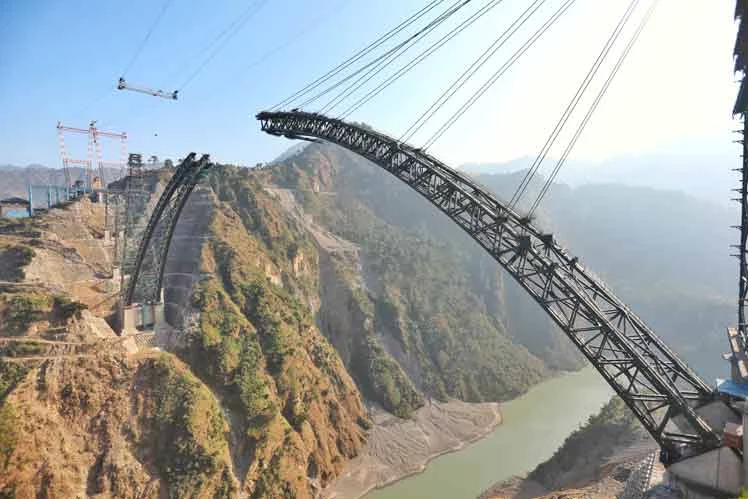 India construye el puente ferroviario de un arco más alto del mundo