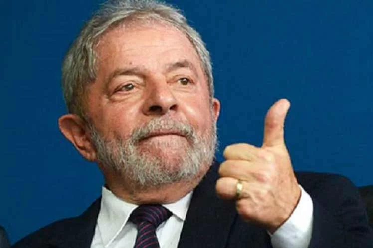 Lula lidera encuesta por presidencia en Brasil