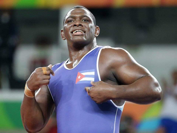 Mijaín López avanza cómodamente a cuartos de final en Tokio 2020