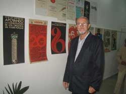 Reconocido diseñador camagüeyano expone con lenguaje propio