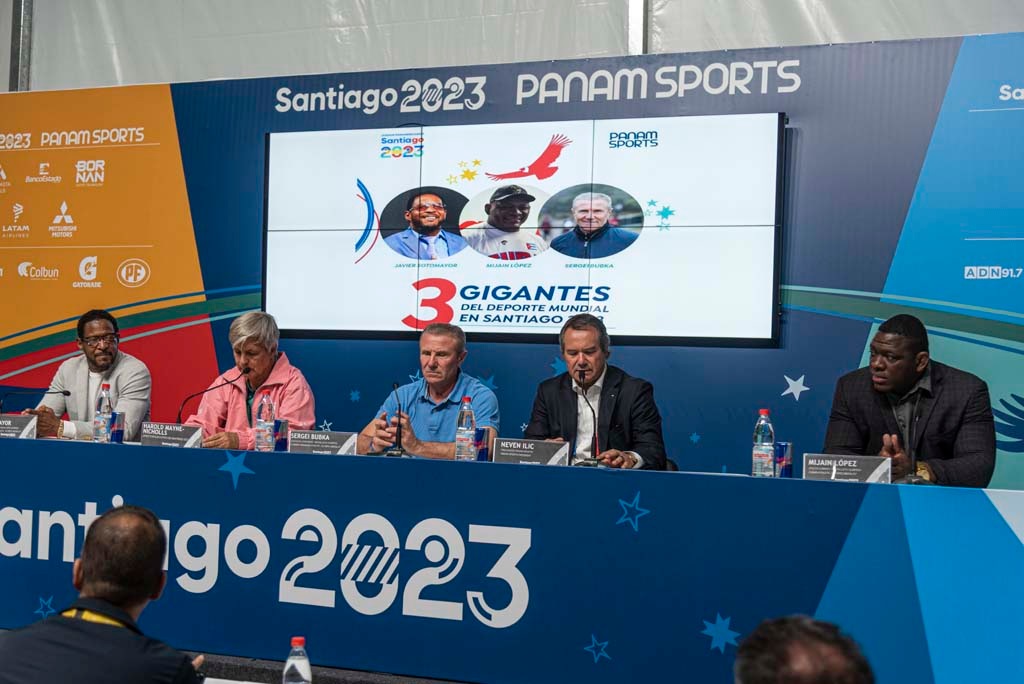 Tres gigantes del deporte comparten vivencias en Santiago 2023