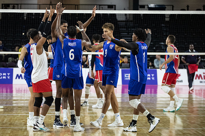 Cuban volleyball team travels to the pre-Olympic in Rio de Janeiro