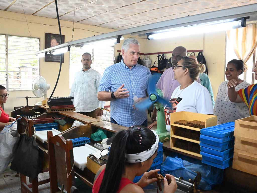 President of Cuba visits municipality of eastern province of Granma