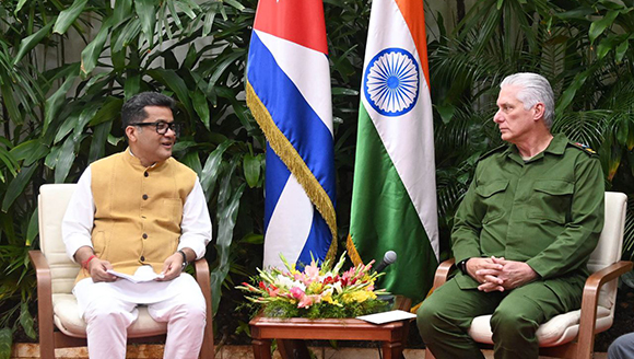 Díaz-Canel recibe a ministro de Estado de Asuntos Exteriores y Textiles de la India