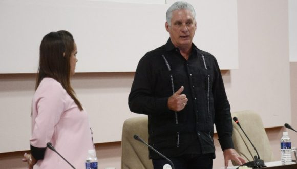 Díaz-Canel plaide pour une société numérique sans failles 