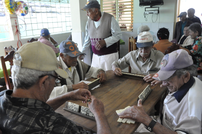 Camagüey évalue les soins aux personnes âgées