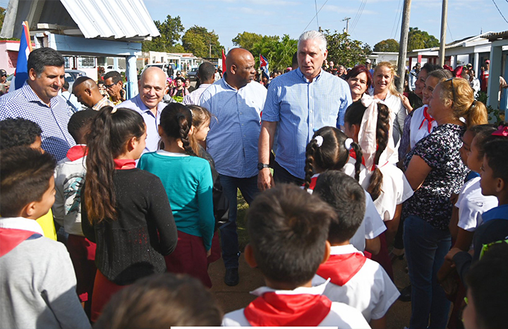 Recorre Presidente cubano municipios de Pinar del Río (+ Post)