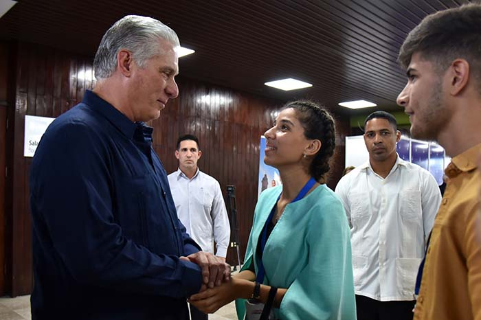 Con el Presidente, abrazos, fotos y agradecimientos