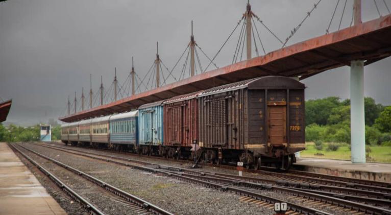 Informan sobre afectaciones en la vía férrea en Santiago de Cuba