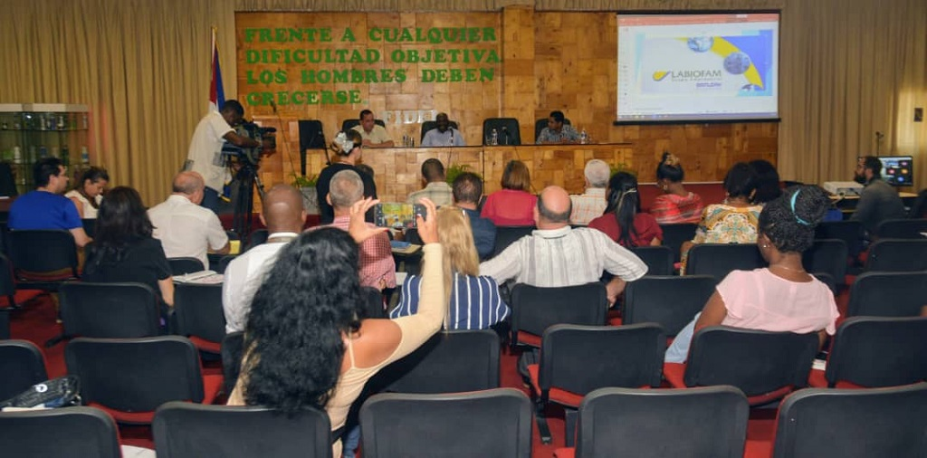 Cuba: Evalúa Parlamento potencialidades de grupo empresarial Labiofam (+ Fotos)