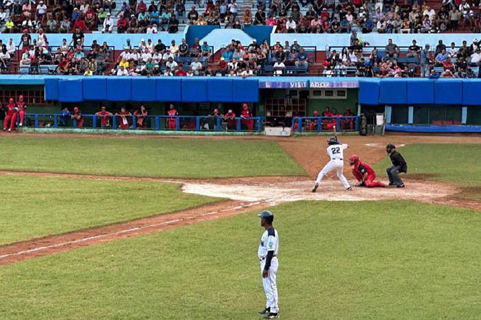 Holguín se mantiene firme en el liderato de la Serie Nacional